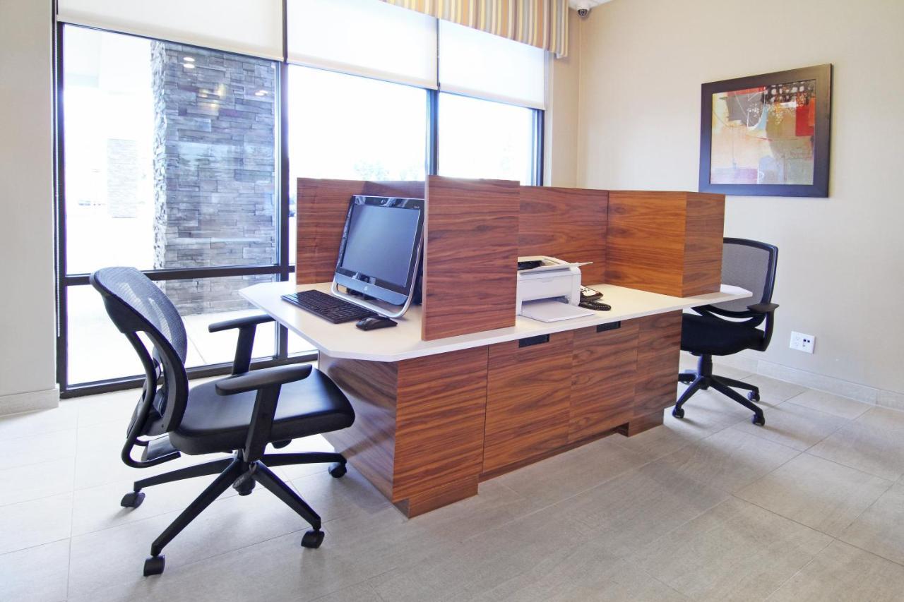 Holiday Inn Express And Suites Calgary University By Ihg Zewnętrze zdjęcie