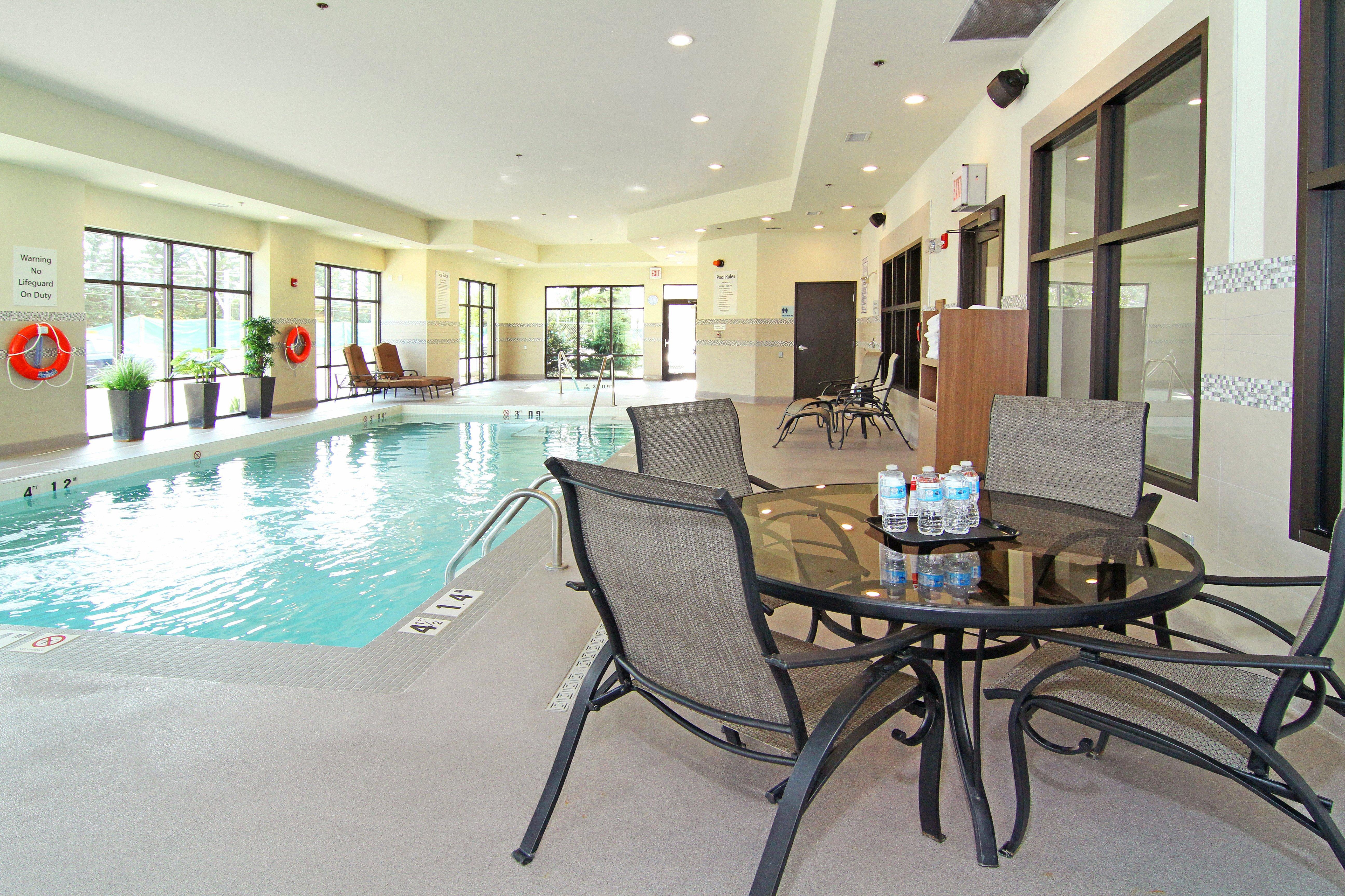 Holiday Inn Express And Suites Calgary University By Ihg Zewnętrze zdjęcie
