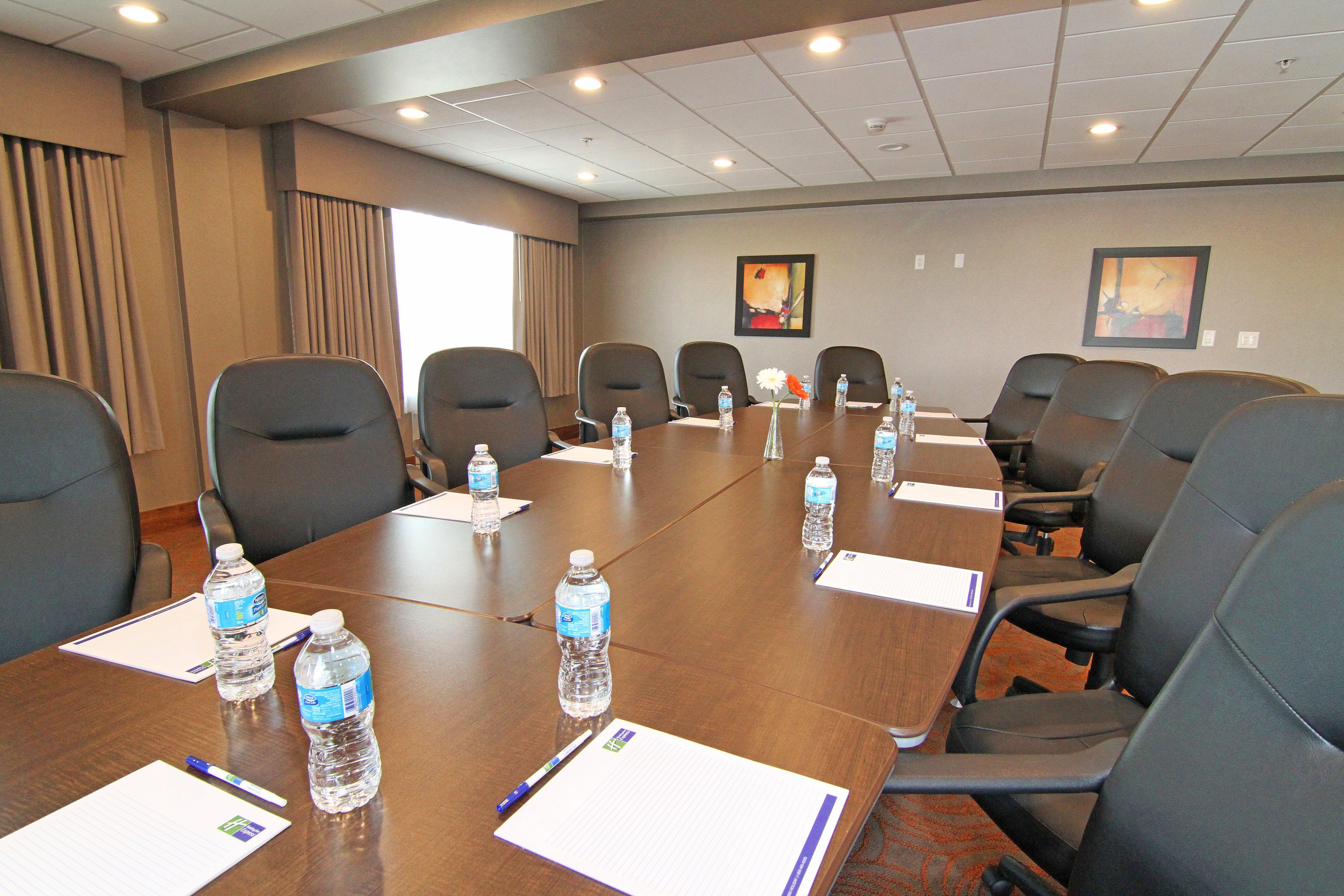 Holiday Inn Express And Suites Calgary University By Ihg Zewnętrze zdjęcie